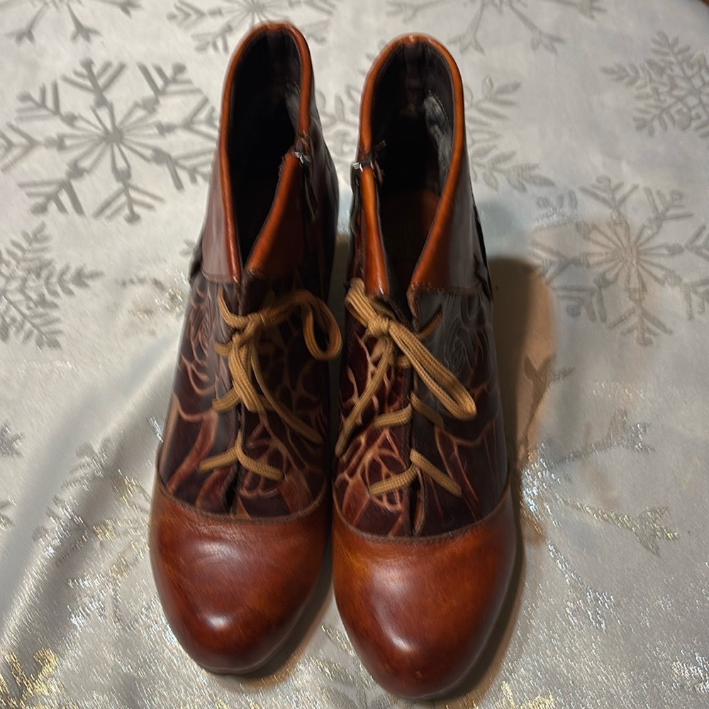 L’Artiste boots size 39